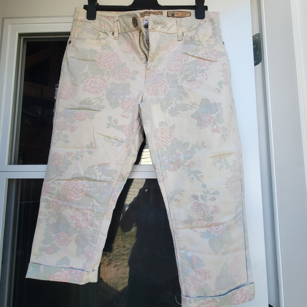 Floral Print Women's Capris